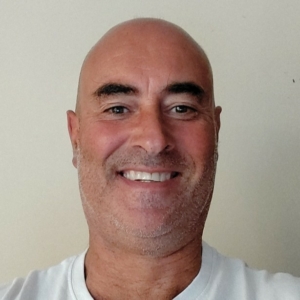Professional headshot of Jose Luis Villaverde Balsa, Full Stack Developer and AI Engineering blogger.